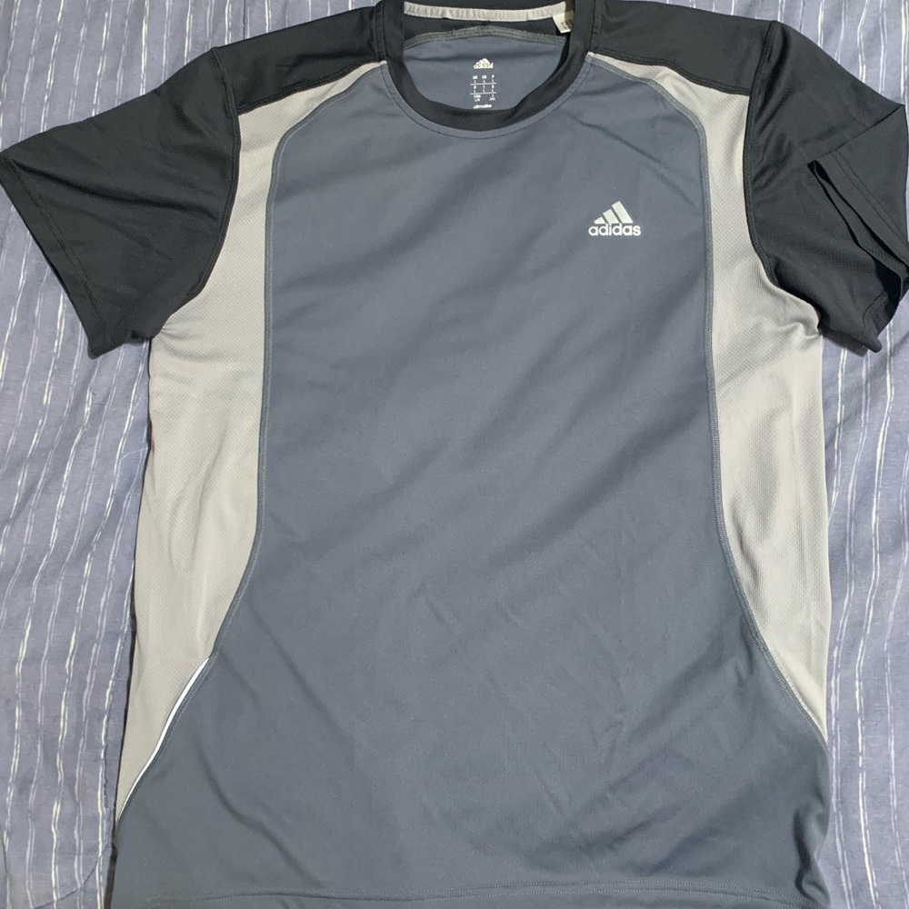 🌵Men’s Adidas Shirt L